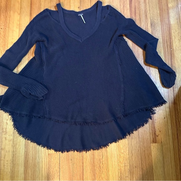 Free People Moonshine Sweater Size S Blue Cut Out Cold Shoulder Raw Edge (a3 - Picture 1 of 11